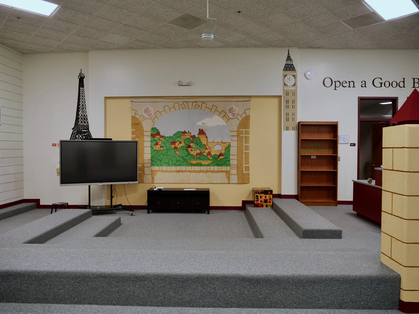 Meadowview School Library/Media Center Story Area